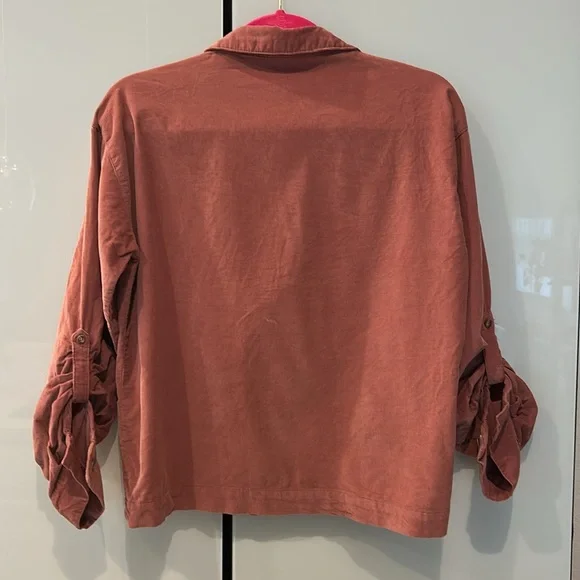 PASSPORT Mauve color button front top with sleeves in size Medium - Picture 5 of 5